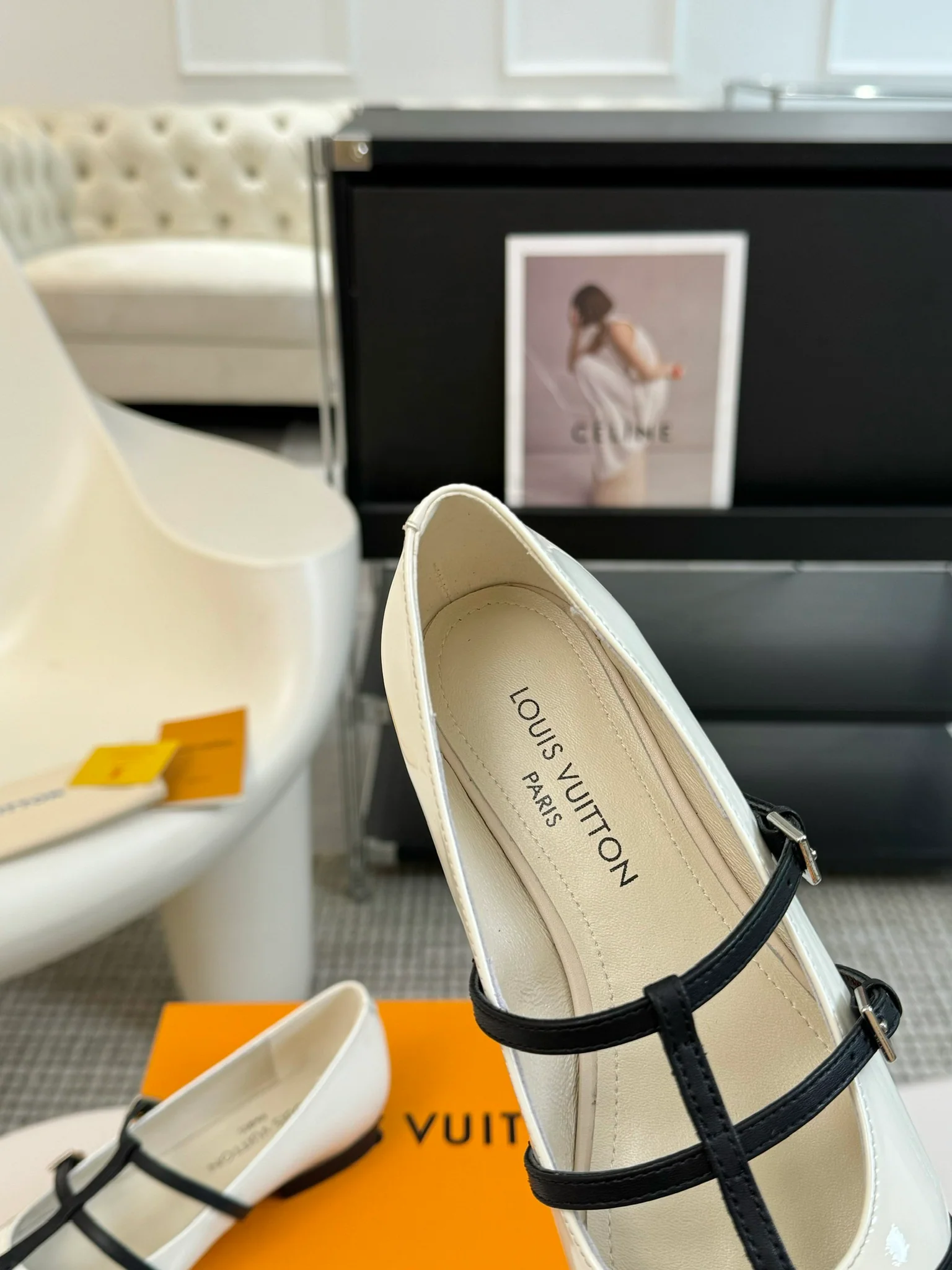 Туфли на высоком каблуке LV-2024 с двойным ремешком и острым носком - белые