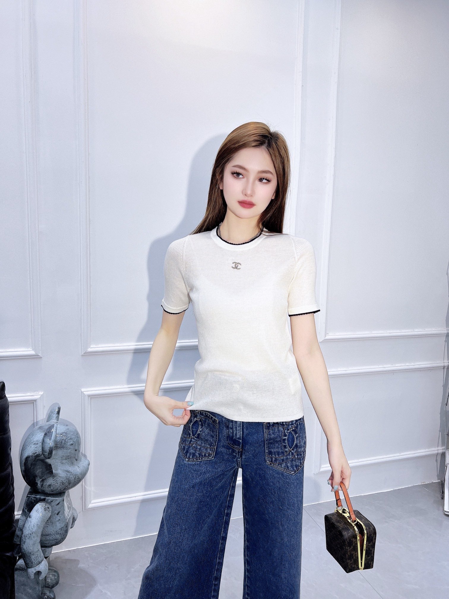 Chanel 2404 - Вязаный топ с короткими рукавами и контрастным вырезом горловины - Белый