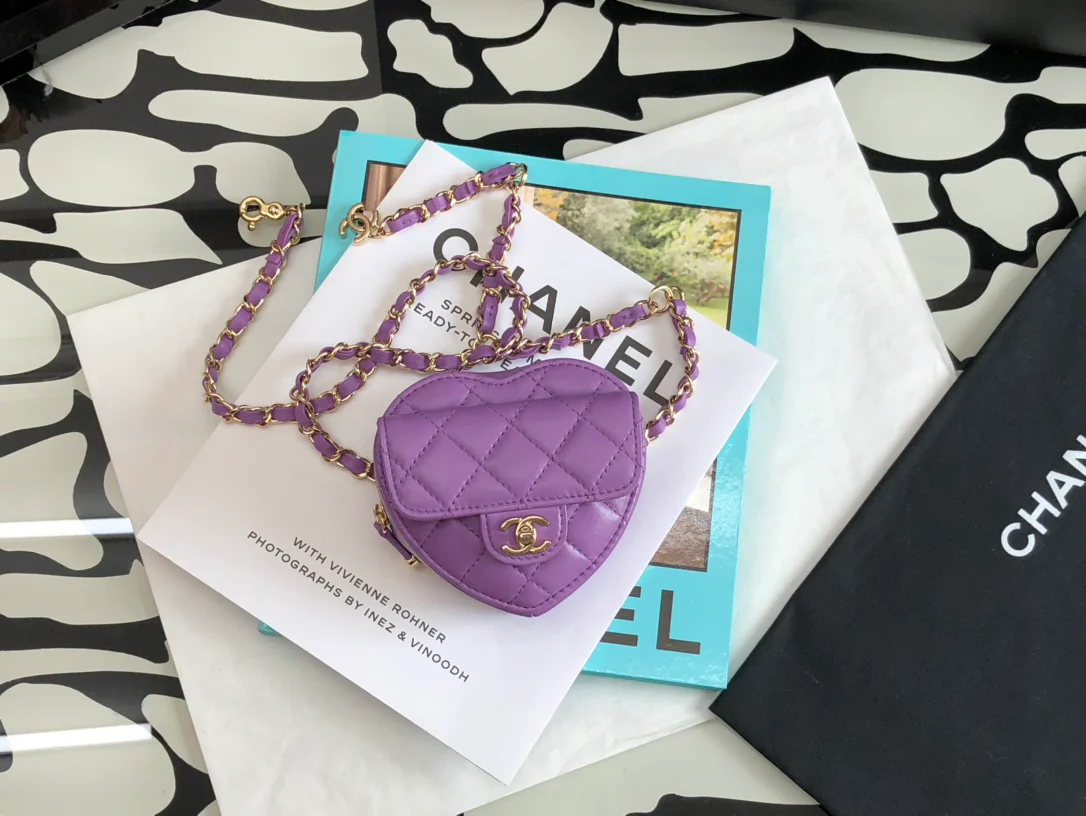 Поясная сумка Chanel с сердечком и стёжкой - 1 шт.
