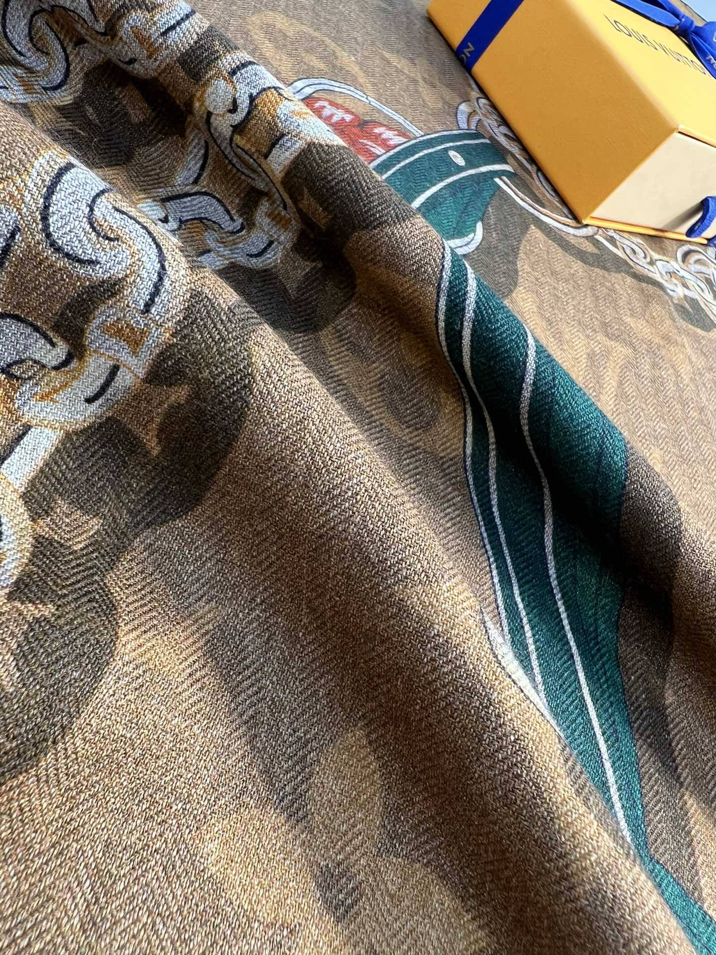 Большой двусторонний бархатный платок LV - 140 см - 003