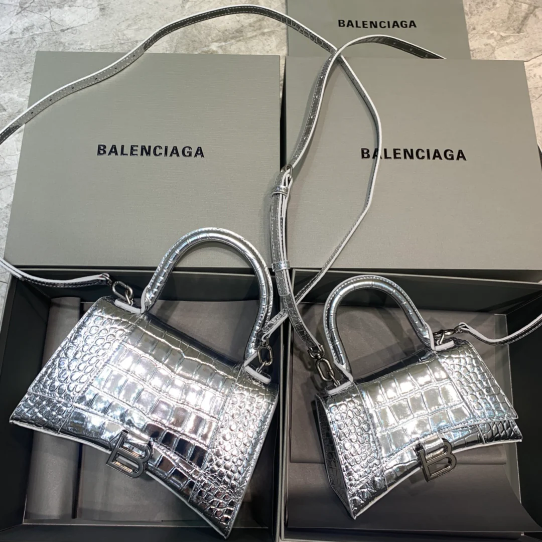 Сумка Balenciaga ?Песочные часы? — серебристая с крокодиловым рисунком