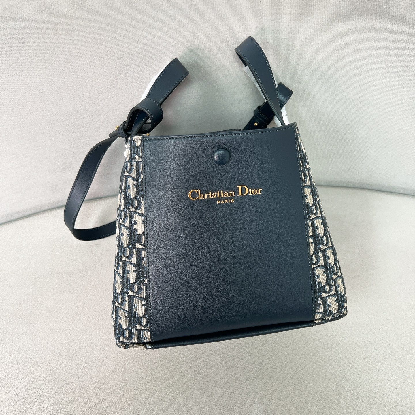 Фирменная сумка-ведро Dior, маленький размер, синяя канва с монограммой.