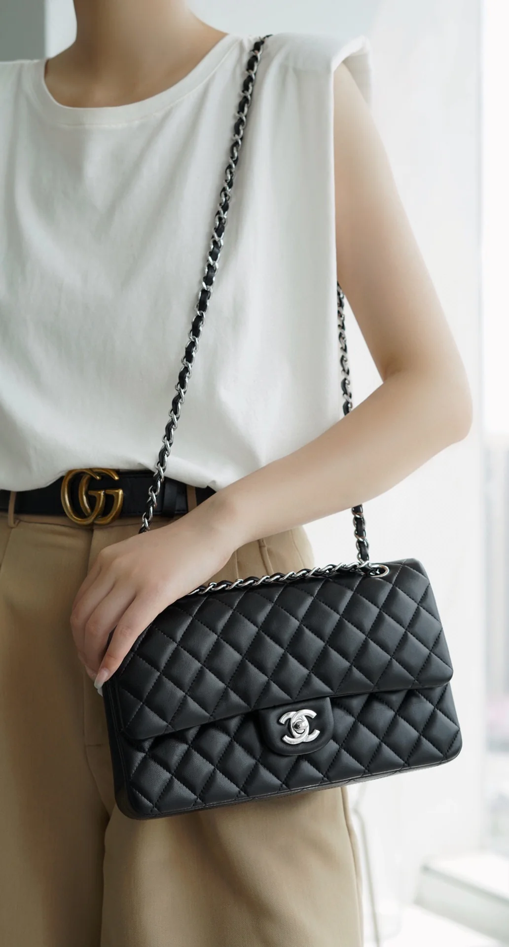 Сумка Chanel CF Medium - 25 см - из черной овечьей кожи с серебряной пряжкой - CF25