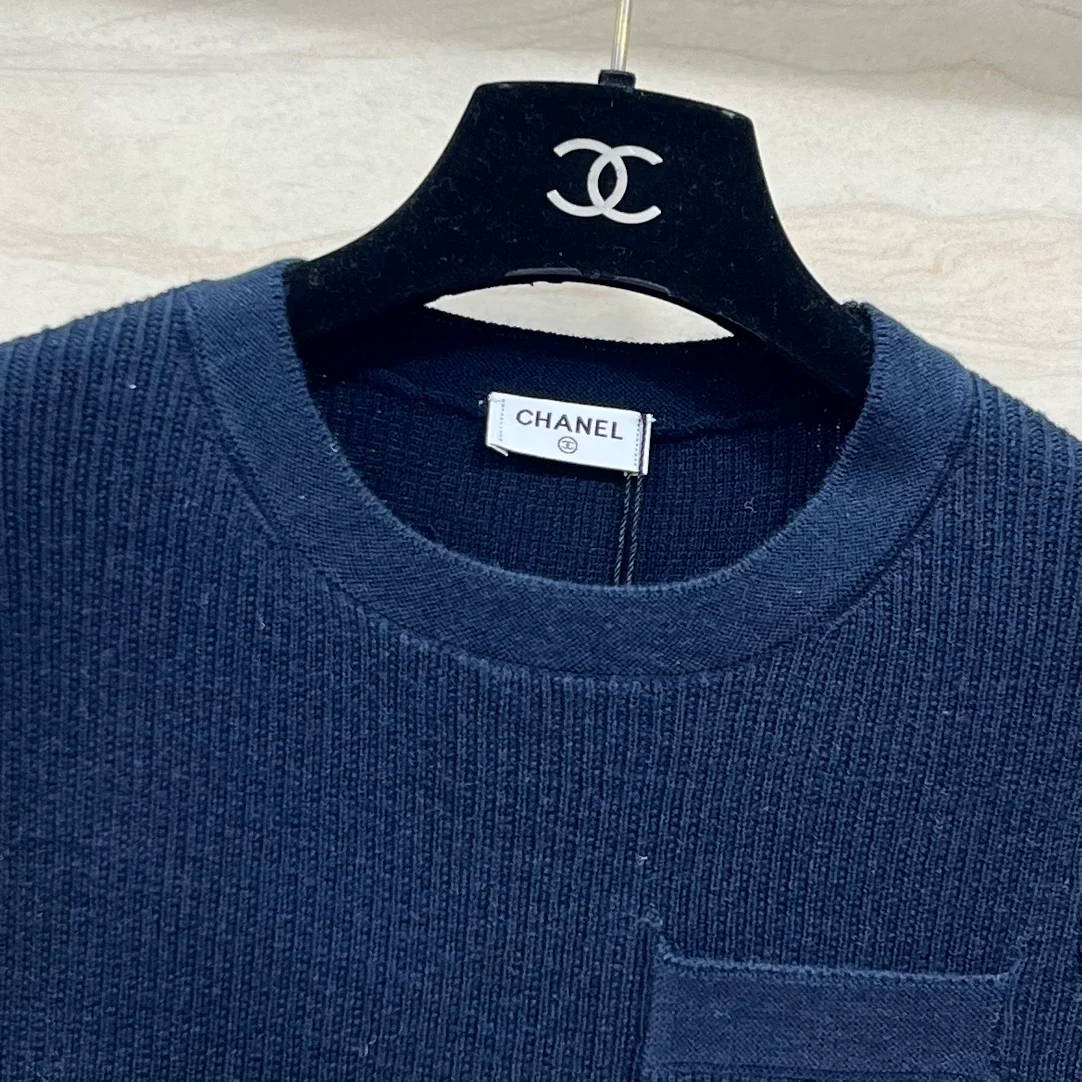 Chanel 2403 - Вязаный топ с короткими рукавами и вышивкой 