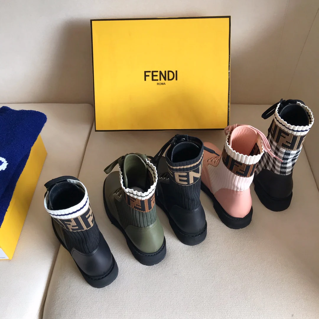 Сапоги Fendi до середины икры со шнуровкой