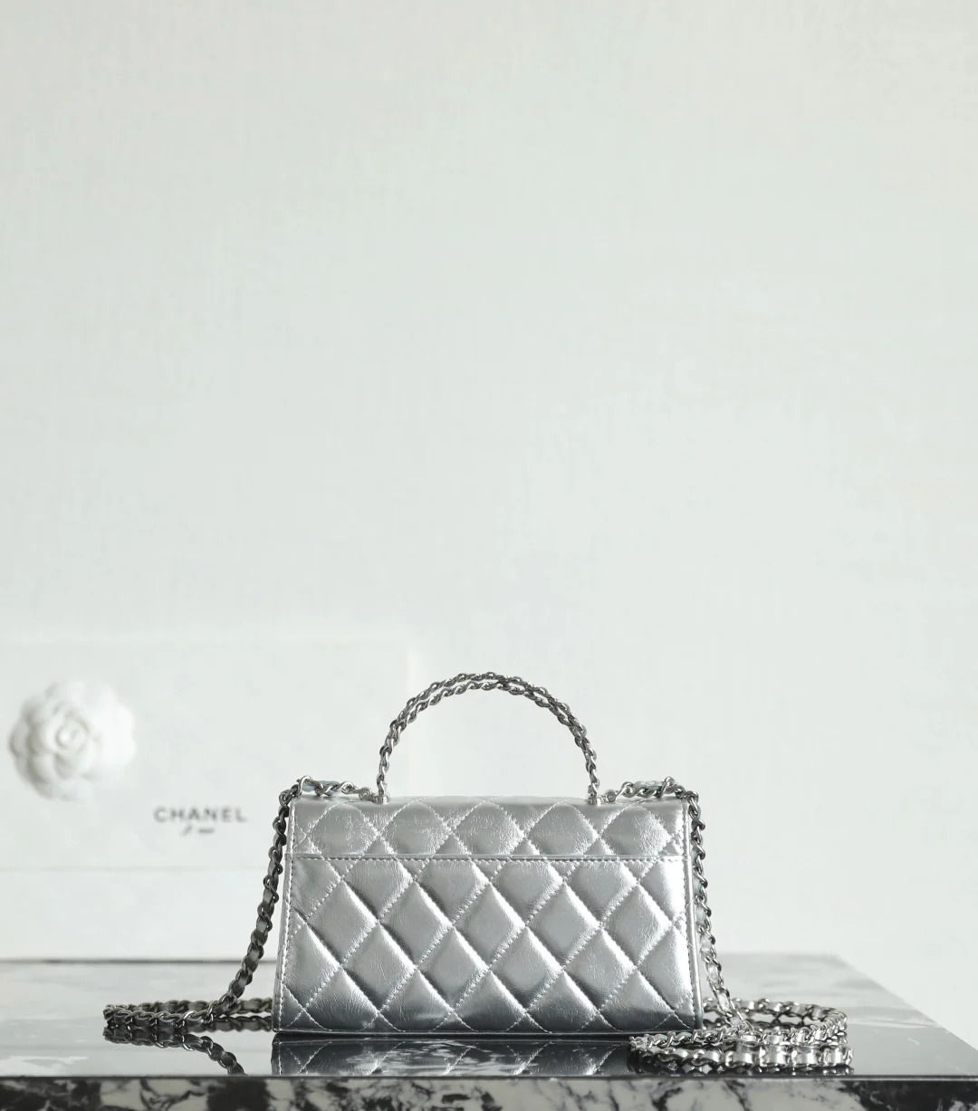 Chanel - ??? - Ручки через плечо - Металлический серебристый - Серебряная пряжка