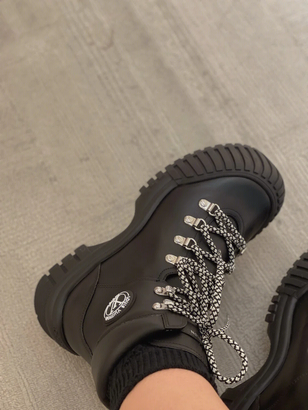 Новинка осенне-зимней коллекции LV 2022 — ботильоны Ruby — фотографии вживую.