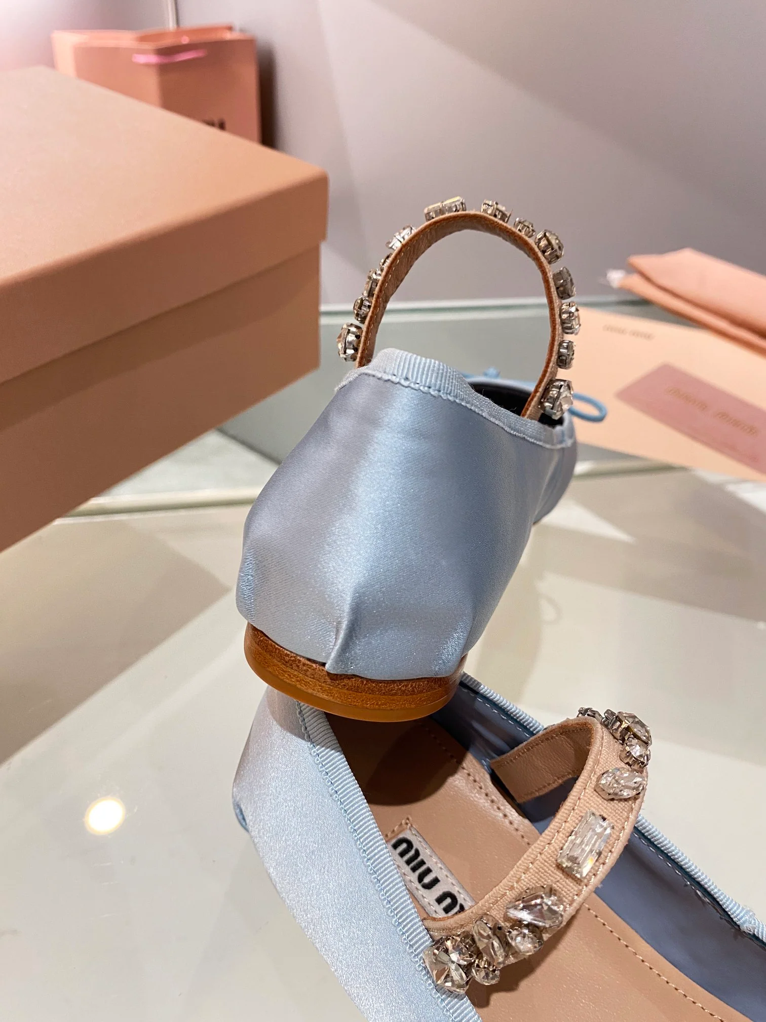 Новые поступления коллекции Miu Miu осень/зима 2023 — Балетки — Светло-голубые