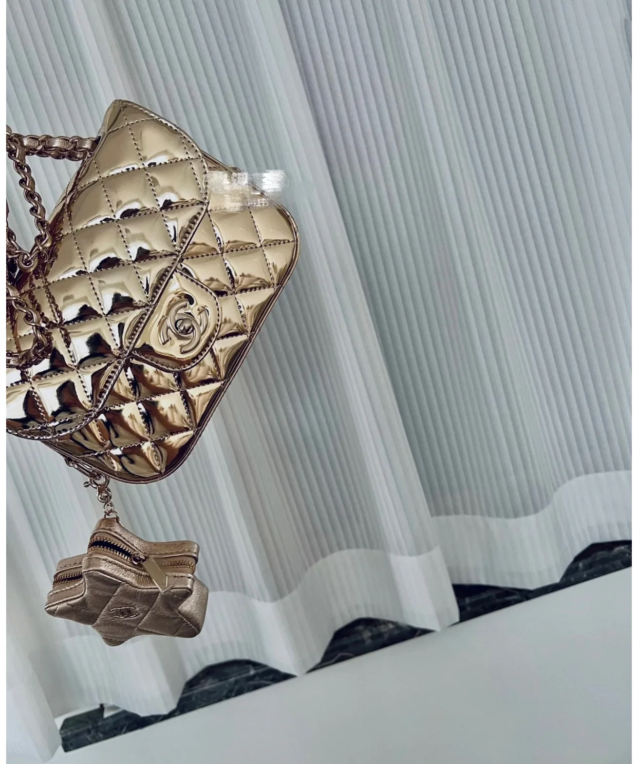 Весенняя коллекция Chanel 24c - Золотой кошелек для монет со звездным узором