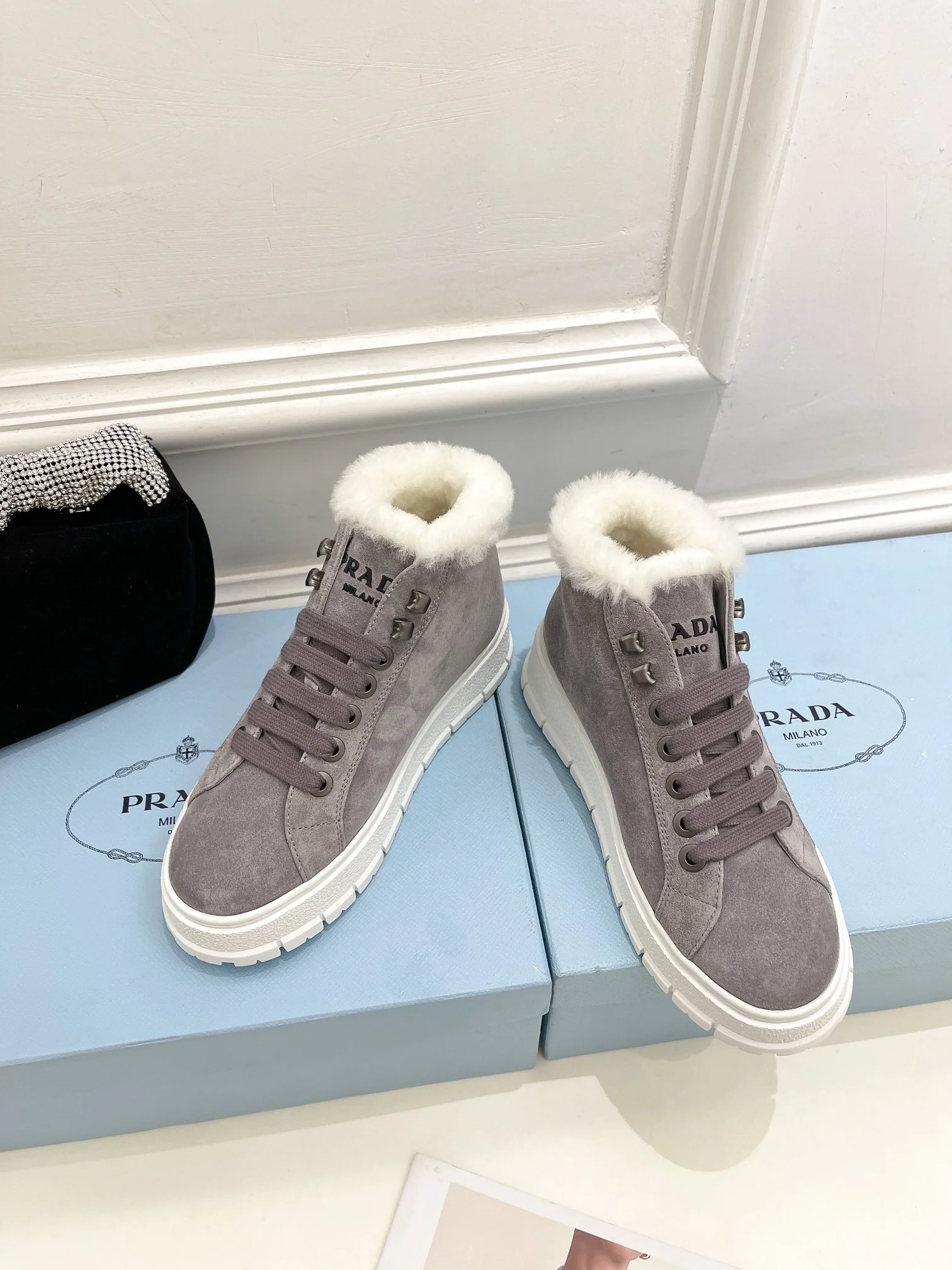 Prada в стиле подиума - Повседневные высокие шерстяные ботильоны - Серые