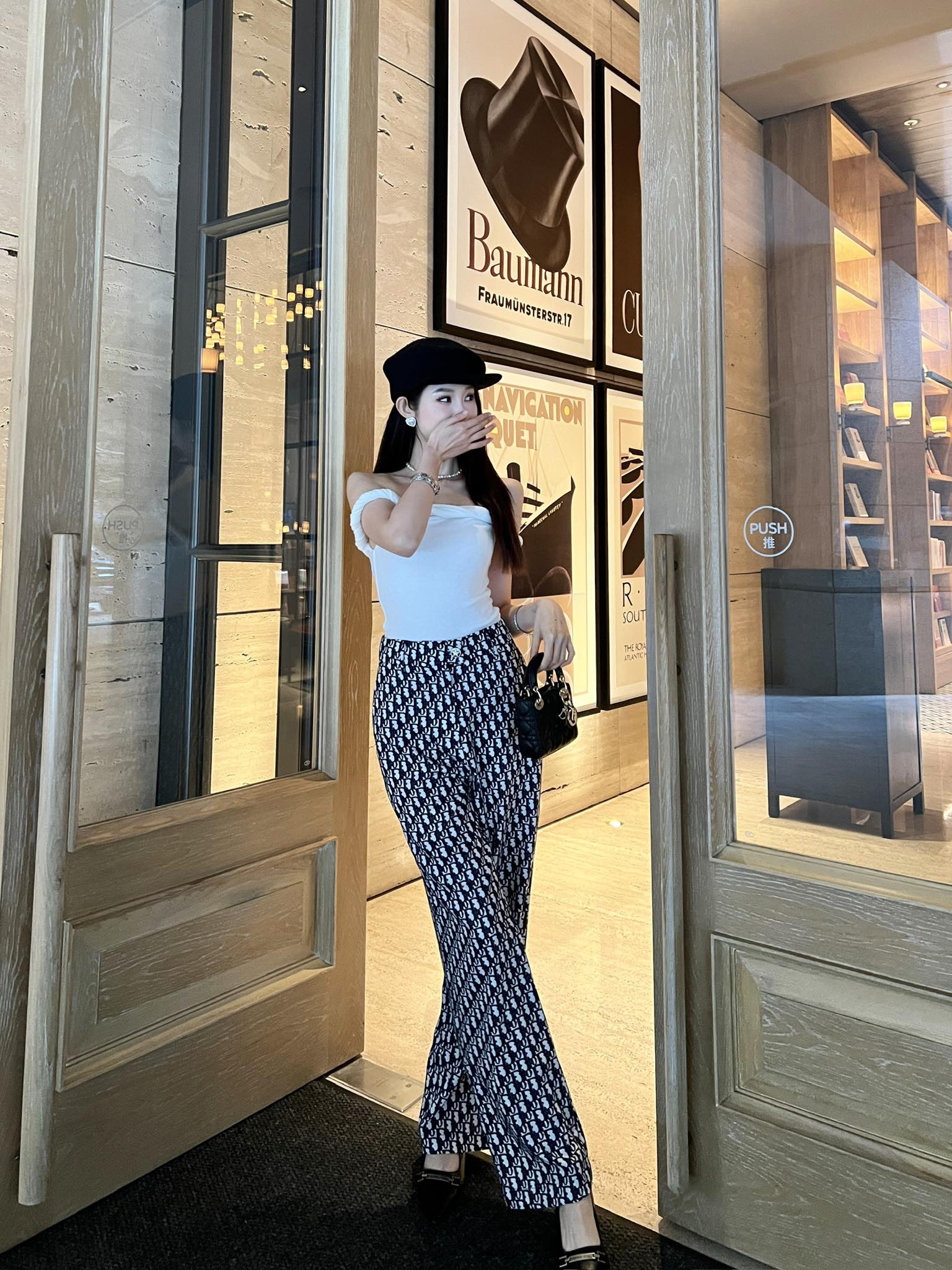 Брюки Dior 2403 Classic Monogram с широкими штанинами