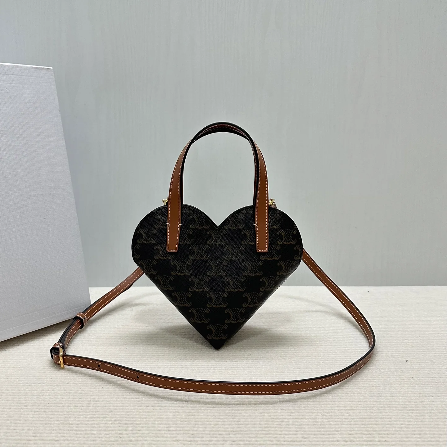 Сумка Celine XL3 с цветочным сердцем