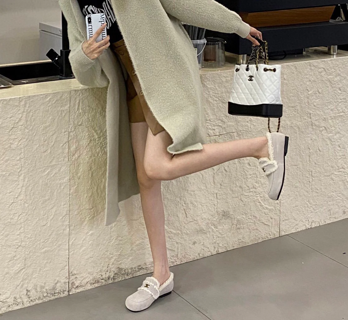 Коллекция Celine ?Ранняя весна 2022? — Пушистые балетки — Фотографии в обуви.