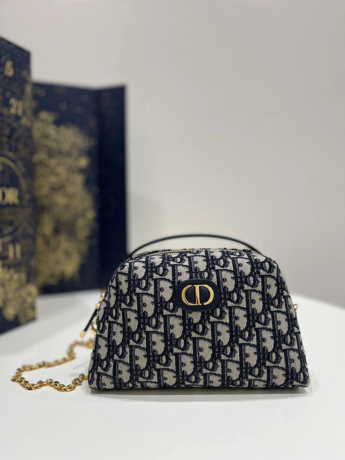 Dior - Коллекция Монтень - Сумка на цепочке из ракушек