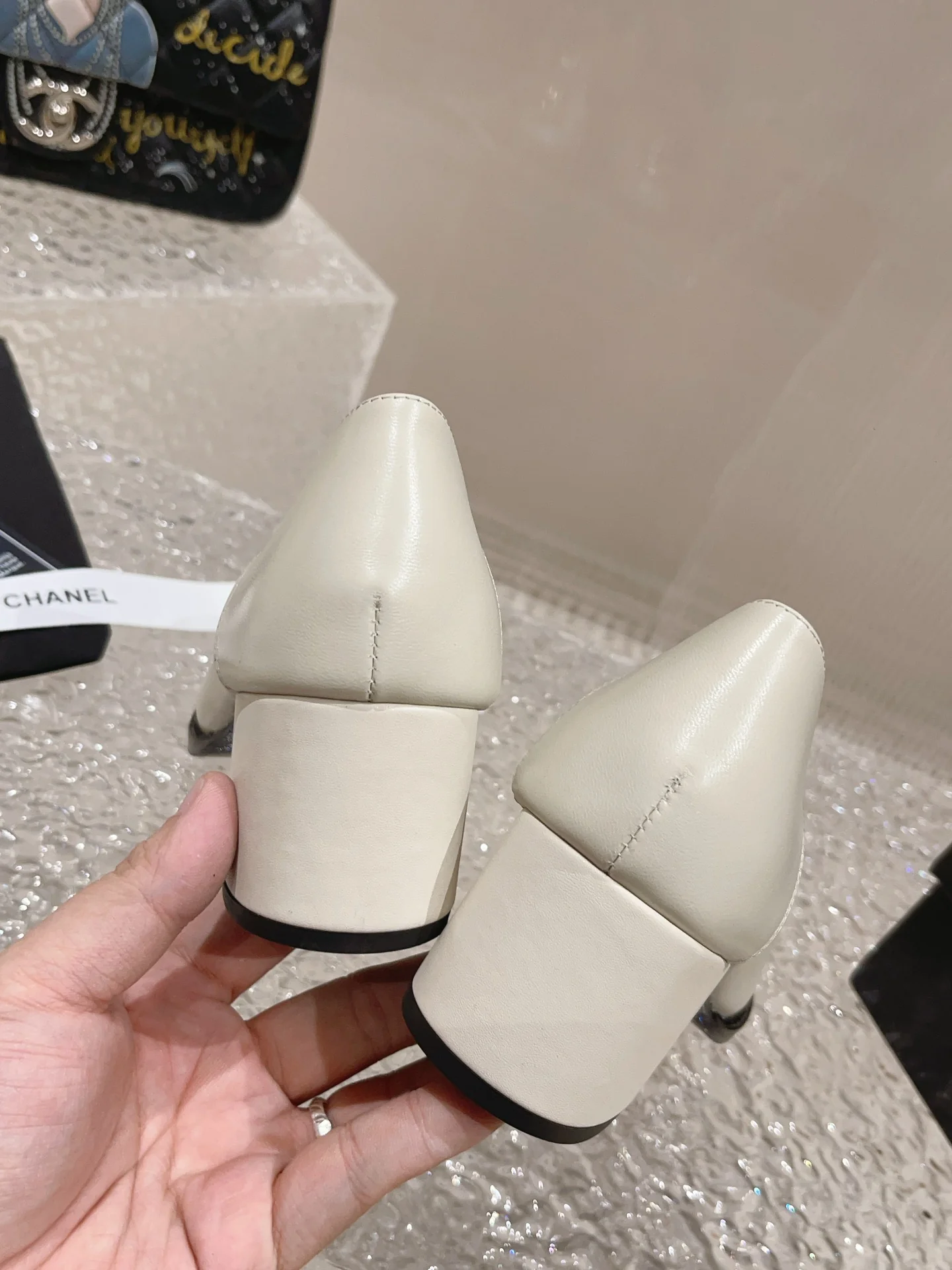 Новинка 2023 года от Chanel - балетки на массивном каблуке из овечьей кожи - 6 см - белые