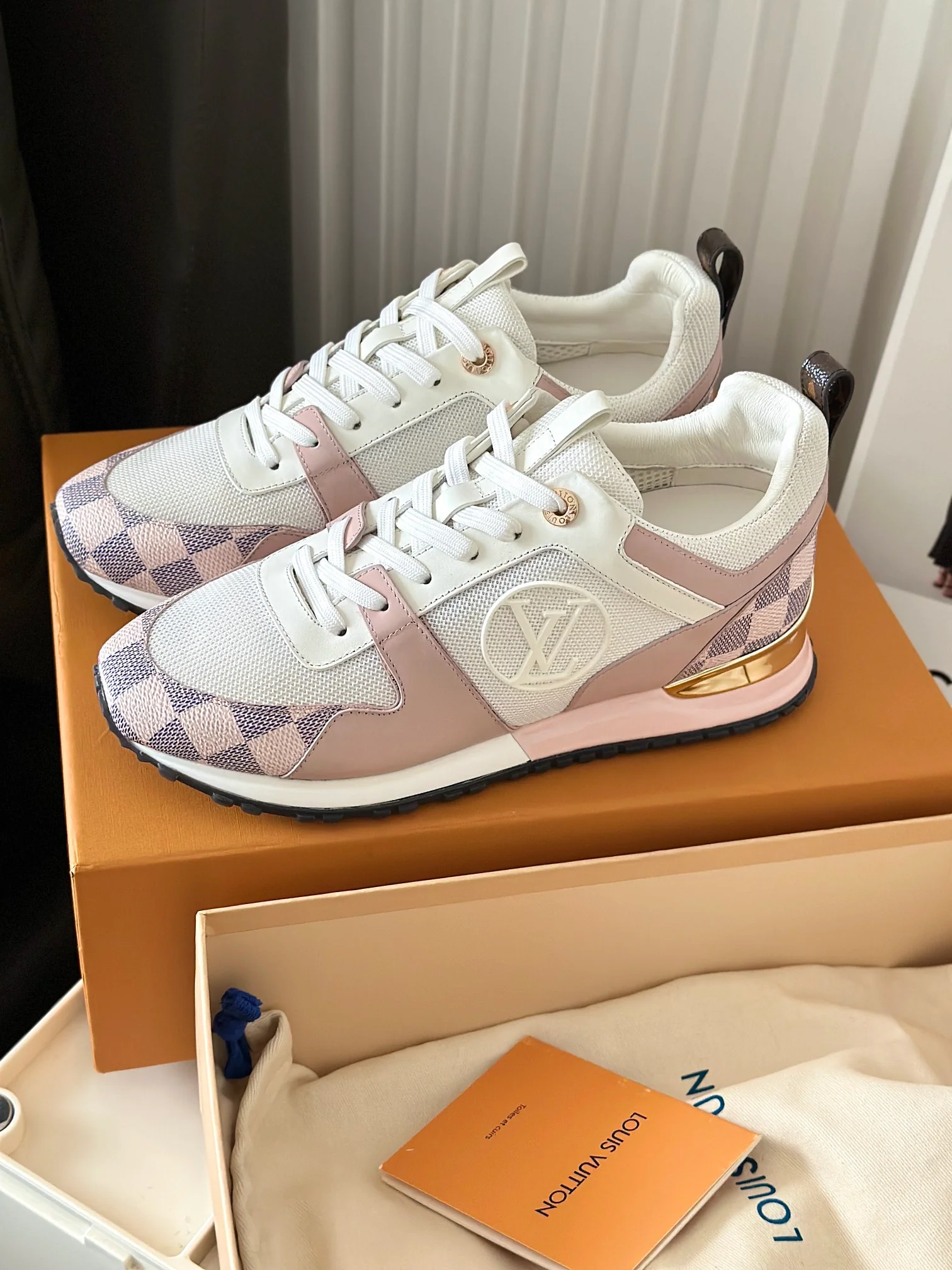 Кроссовки LV Runaway - розовый в клетку