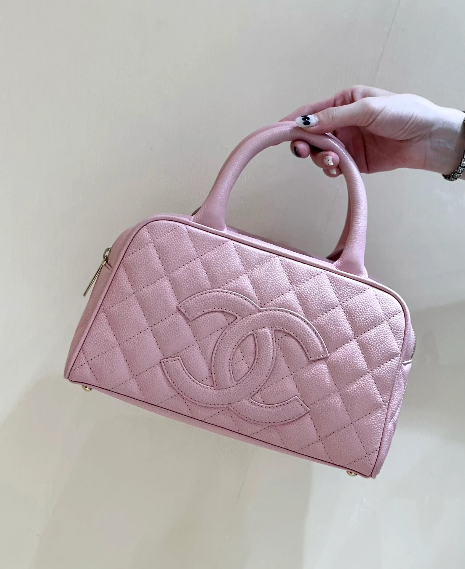 Винтажная сумка-боулинг Chanel из икорной кожи — розовая — выбор Дженни