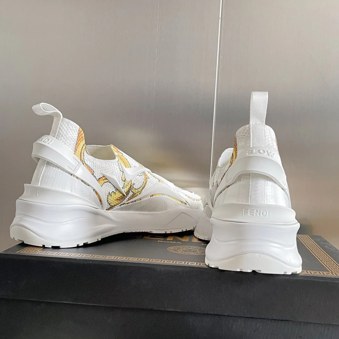 Новинка 2023 года от Fendi - кроссовки Flow Series Flyknit - коллаборация - белые