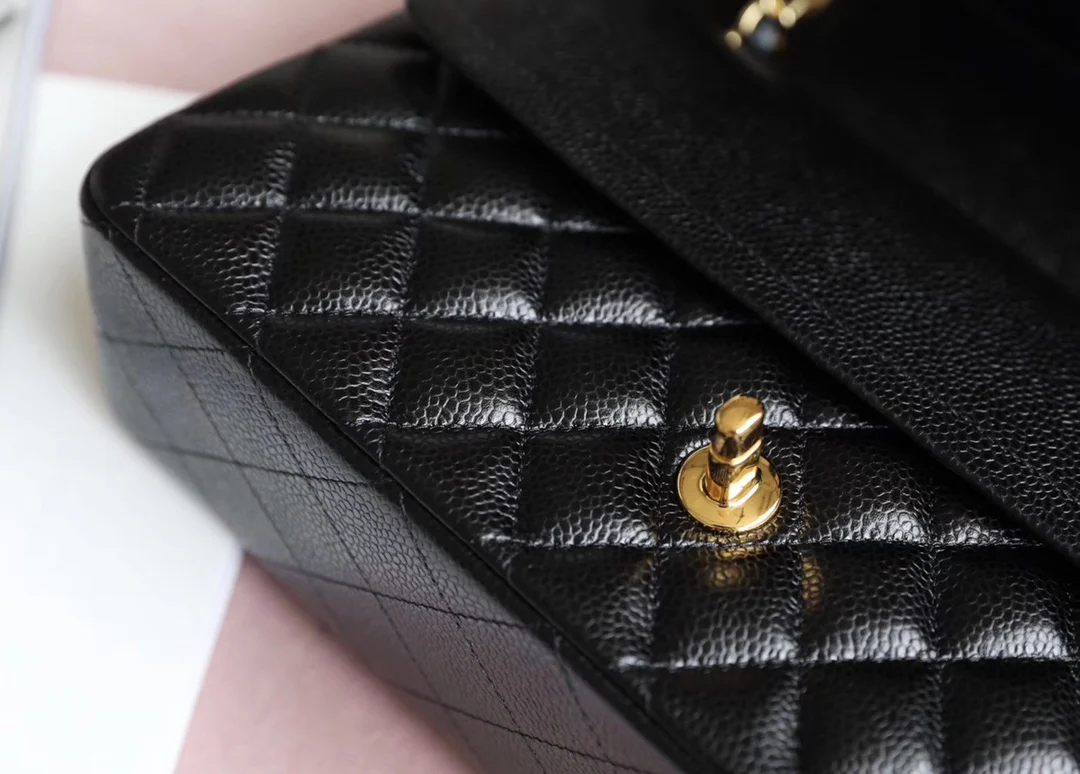 Chanel - Икра - Сумка CF - Черная с золотой фурнитурой - 25 см