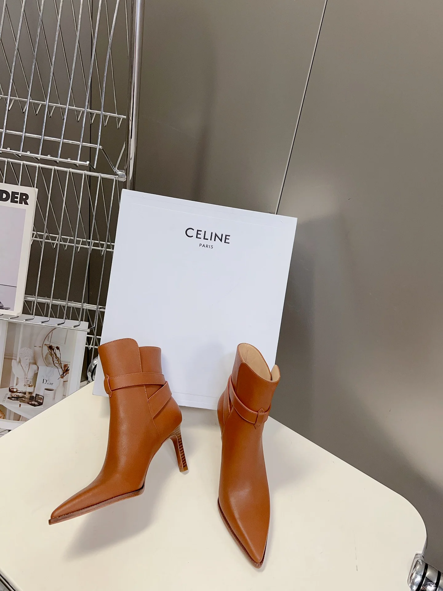 Celine - Новинка начала осени 2023 года - Ботильоны на шпильке с острым носком