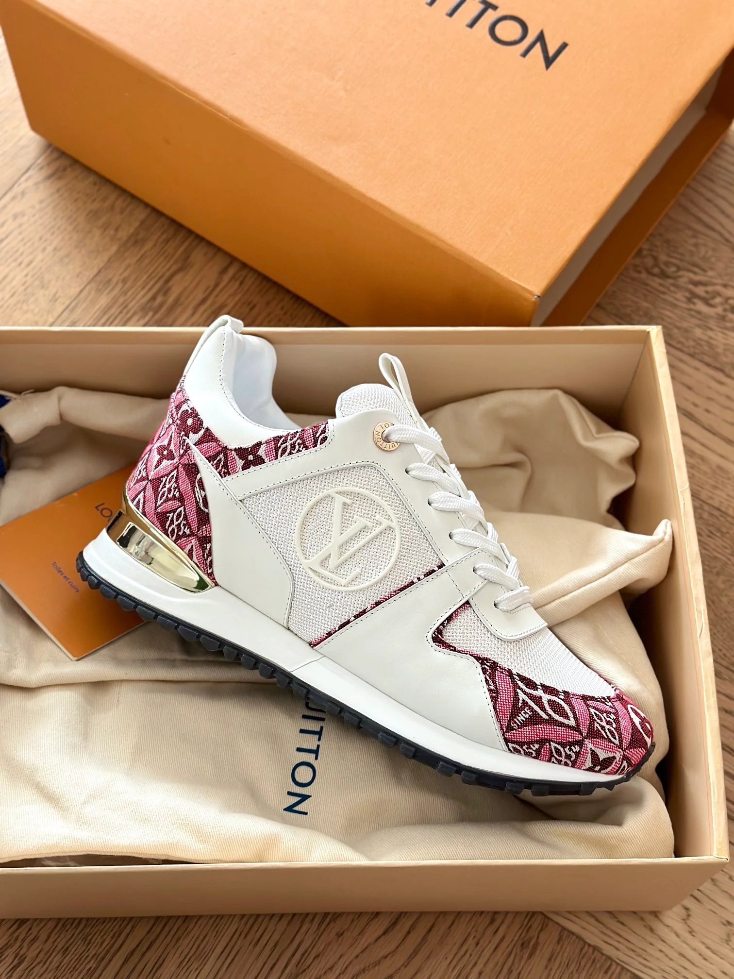 Кроссовки LV Runaway - с цветочным принтом, красные