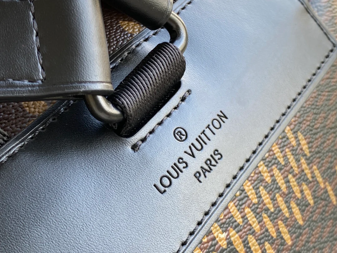 lv-n40358-christopher-small backpack