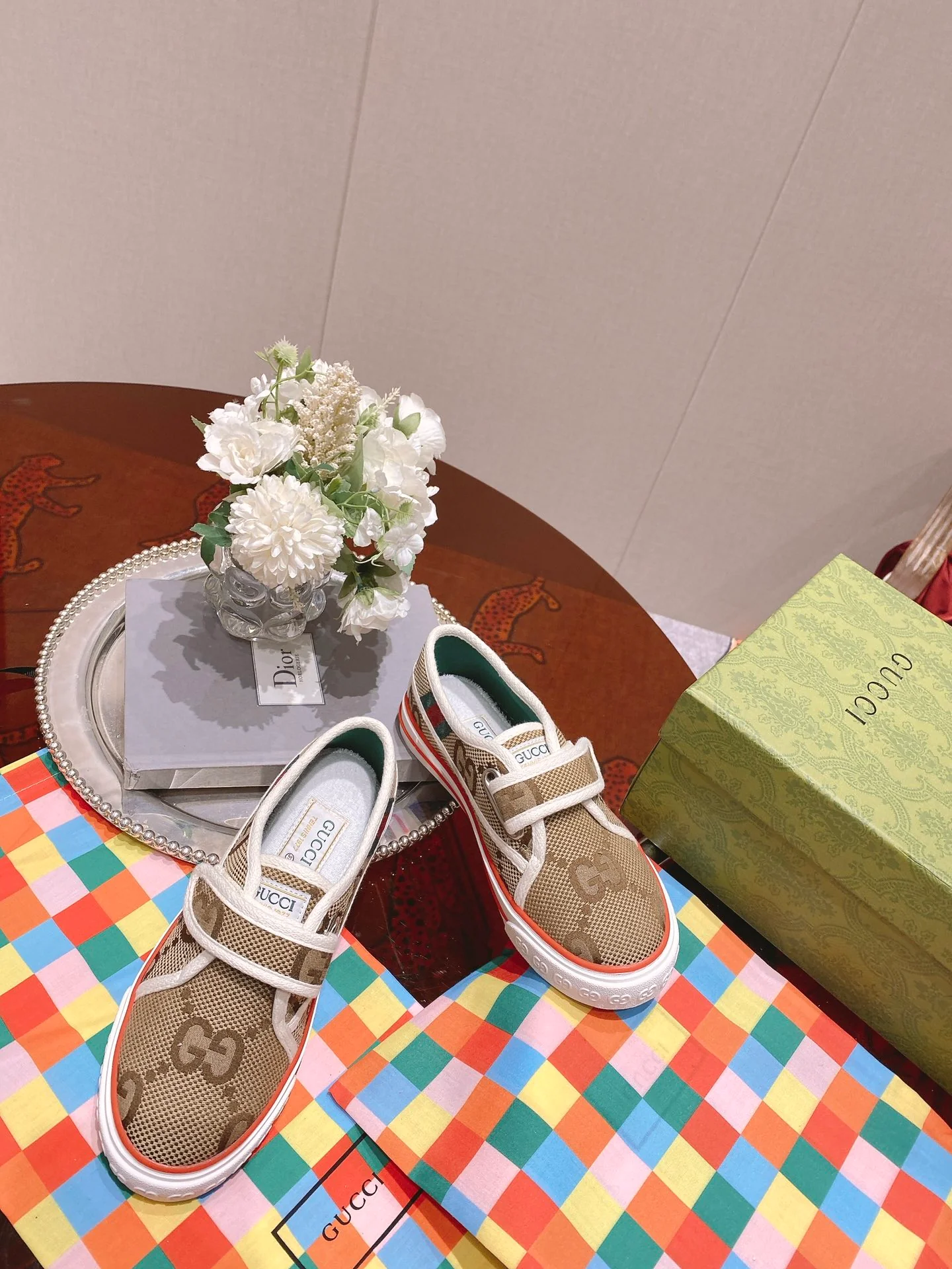 Классические лоферы Gucci 1977 года, парусиновые, на липучках, коричневые.