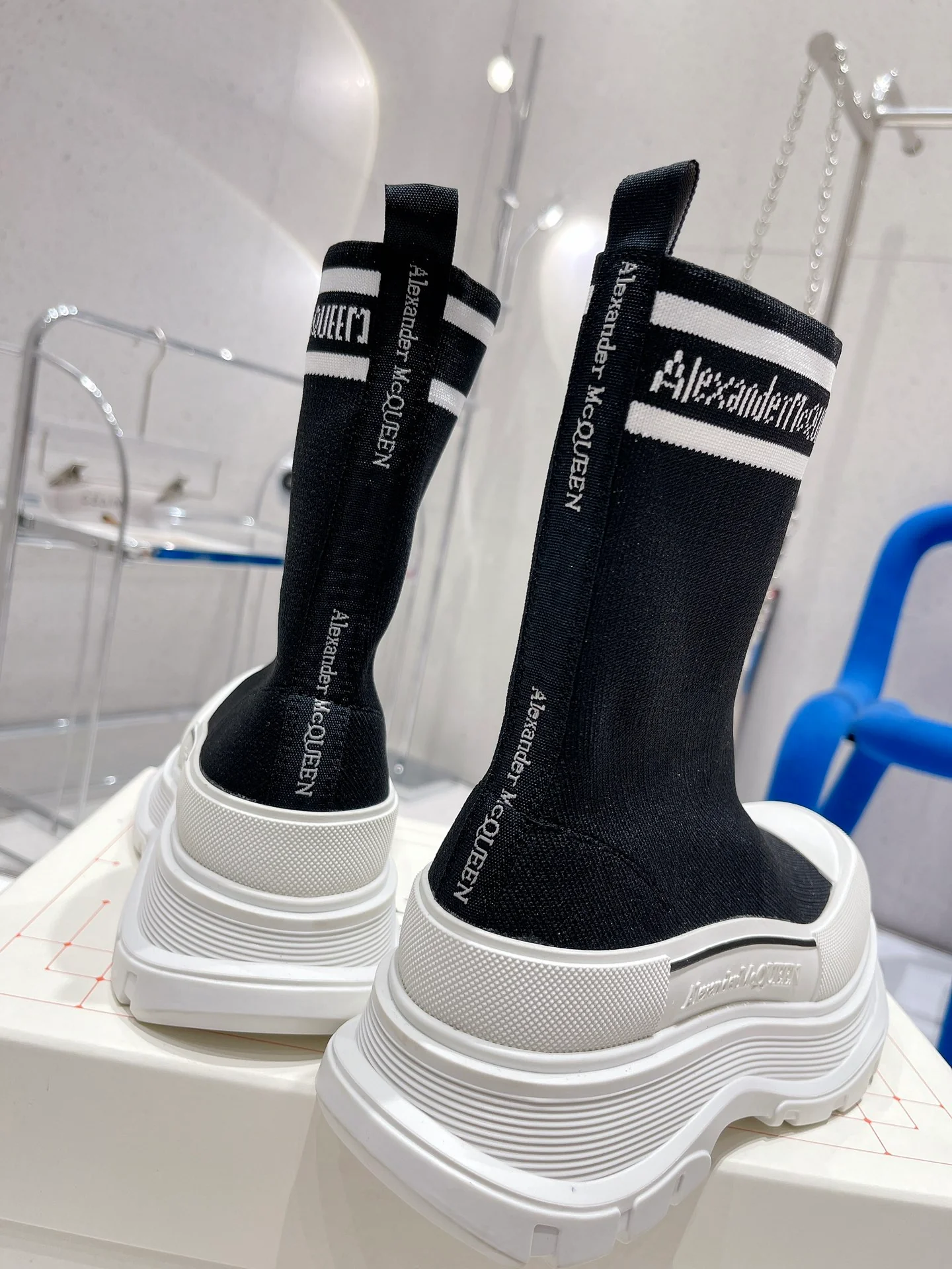 McQueen - Вязаные ботинки-носки, увеличивающие рост - 5 см