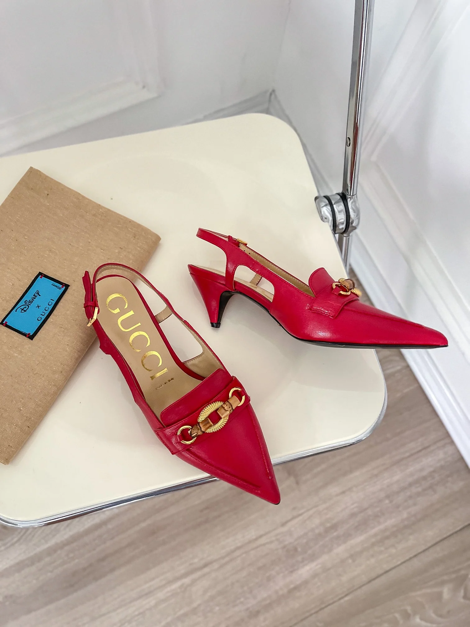 Босоножки Gucci на низком каблуке с острым носком