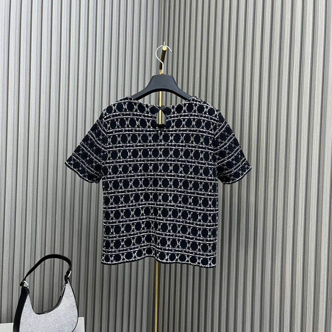 Dior - 2403-24 Новинка: Вязаный топ с коротким рукавом и узором ?каннаж?