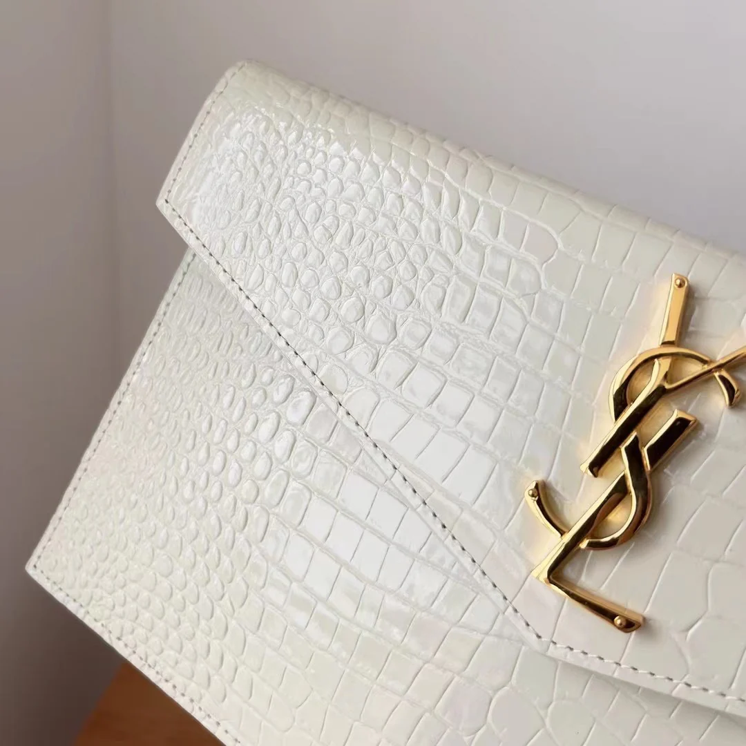 Клатч YSL с тиснением под крокодиловую кожу