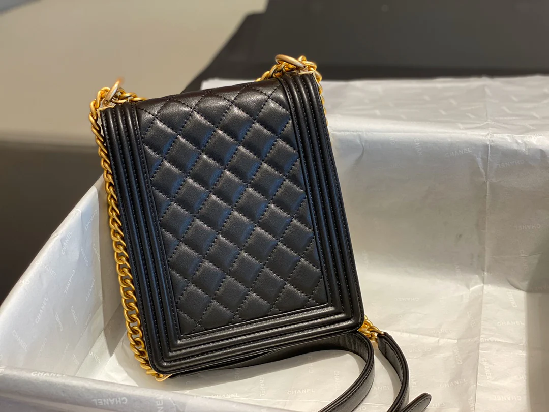 Chanel-boy-19-16-5cm