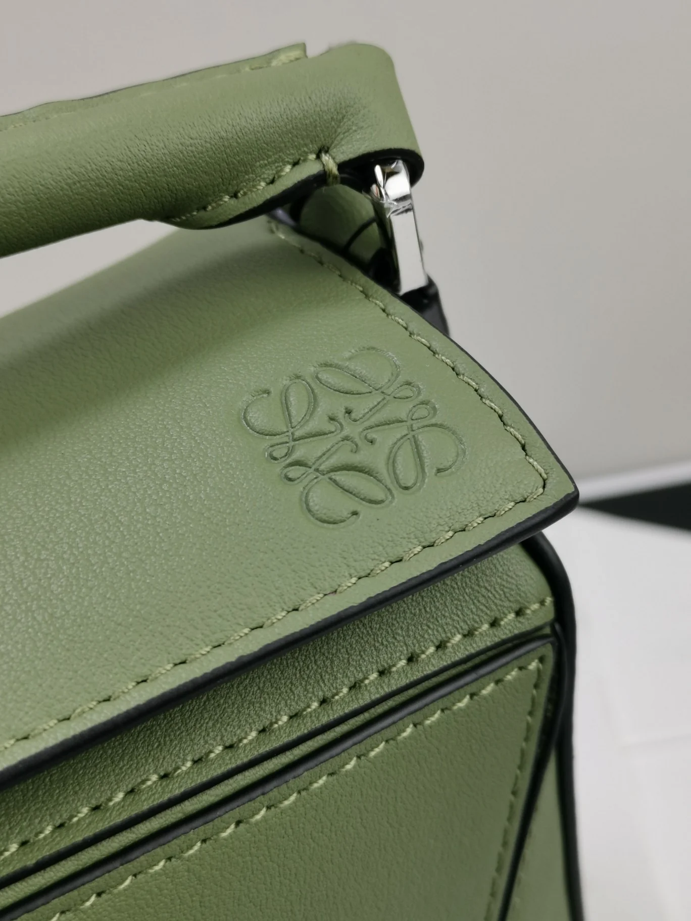 Мини-сумка Loewe Puzzle Bag из телячьей кожи - 15