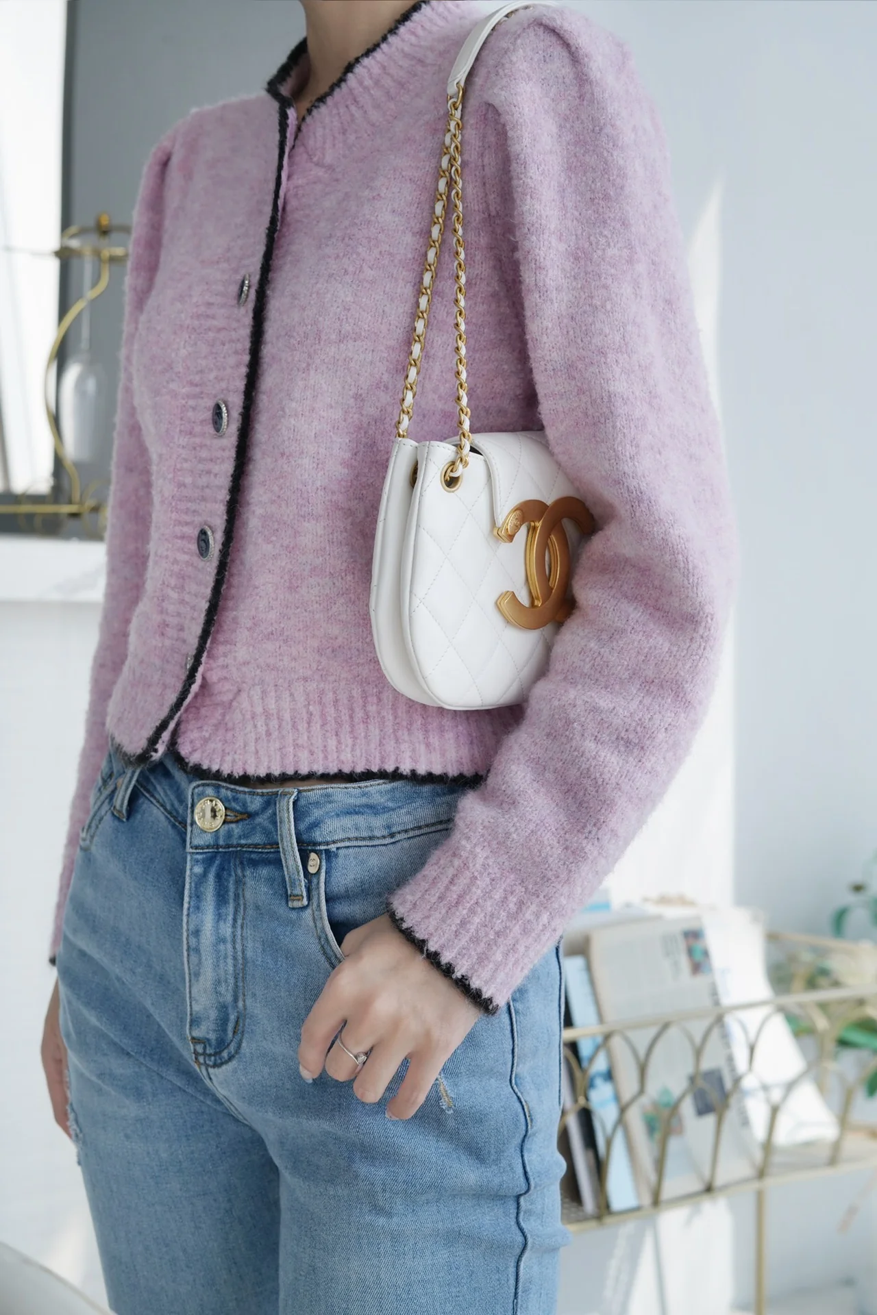 Chanel - Новая большая сумка-мессенджер Double C - Белая