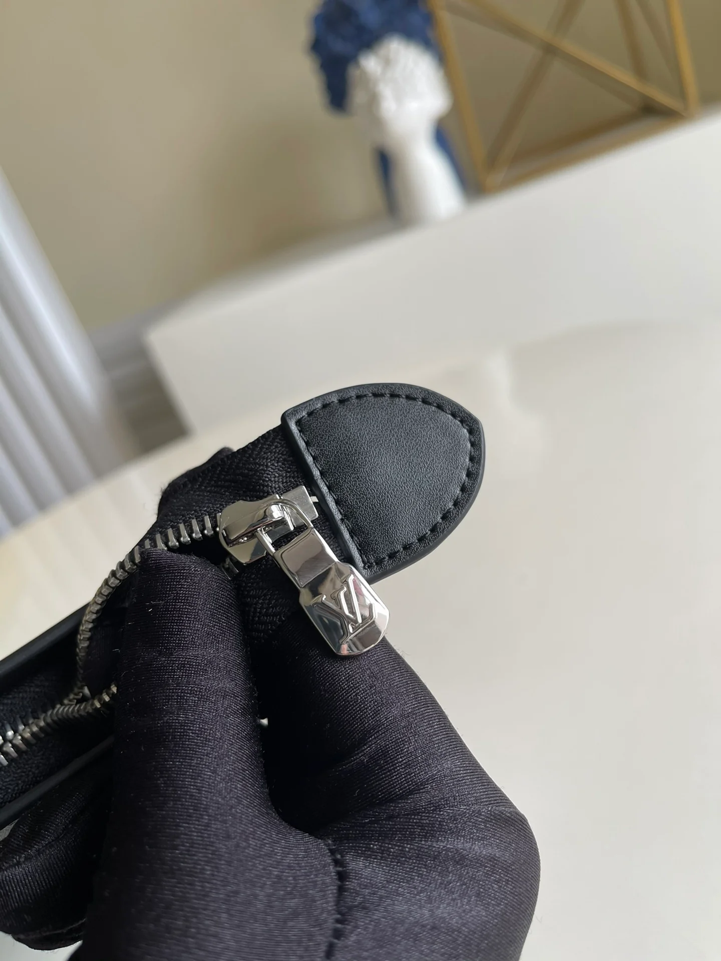 lv-n60448-standing-clutch-1