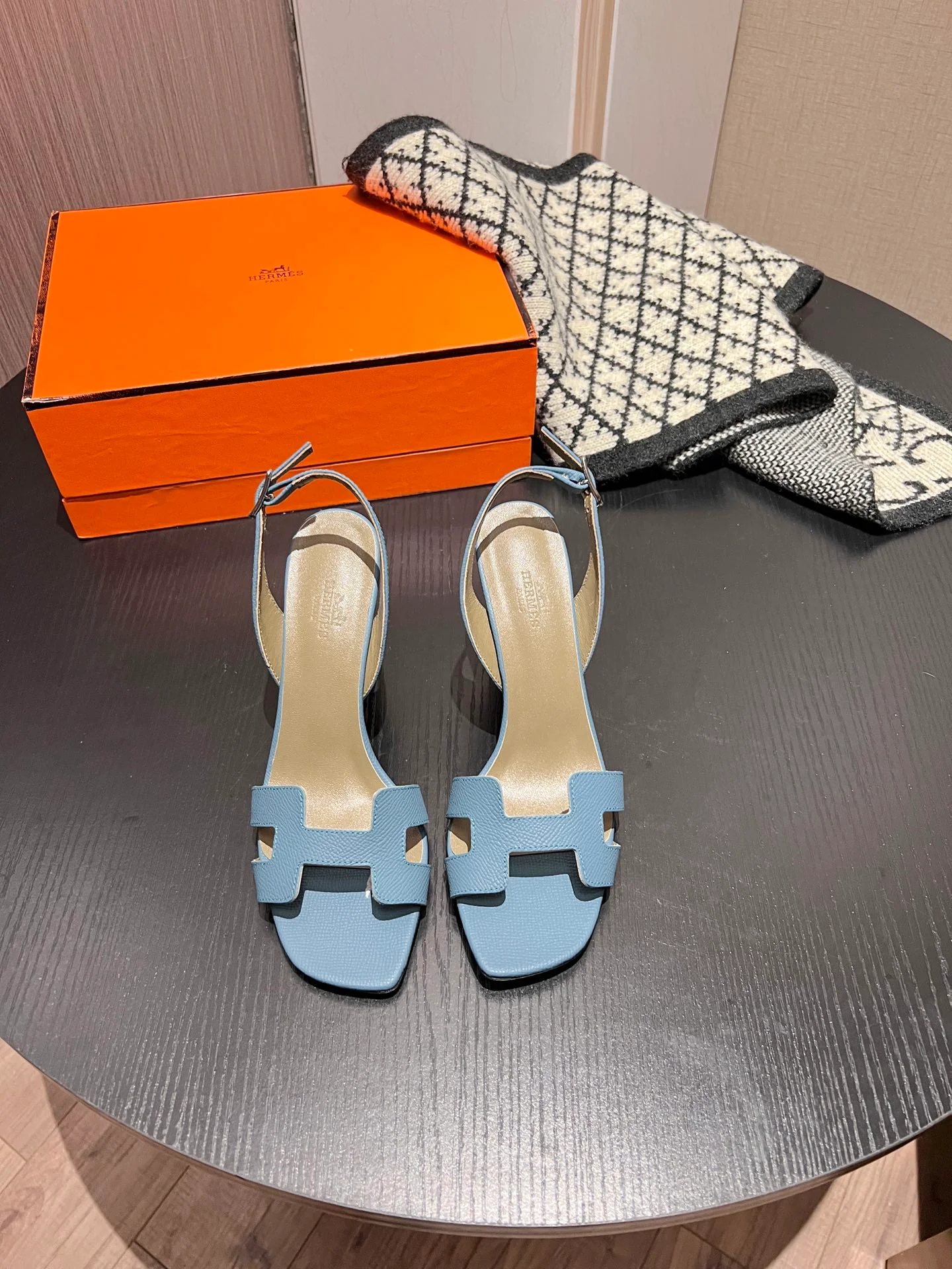 Босоножки на высоком каблуке Hermes - светло-голубые