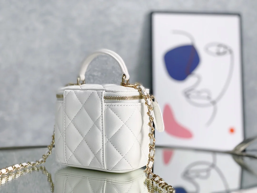 Футляр для помады Chanel 2022 года — маленькая коробочка — белый