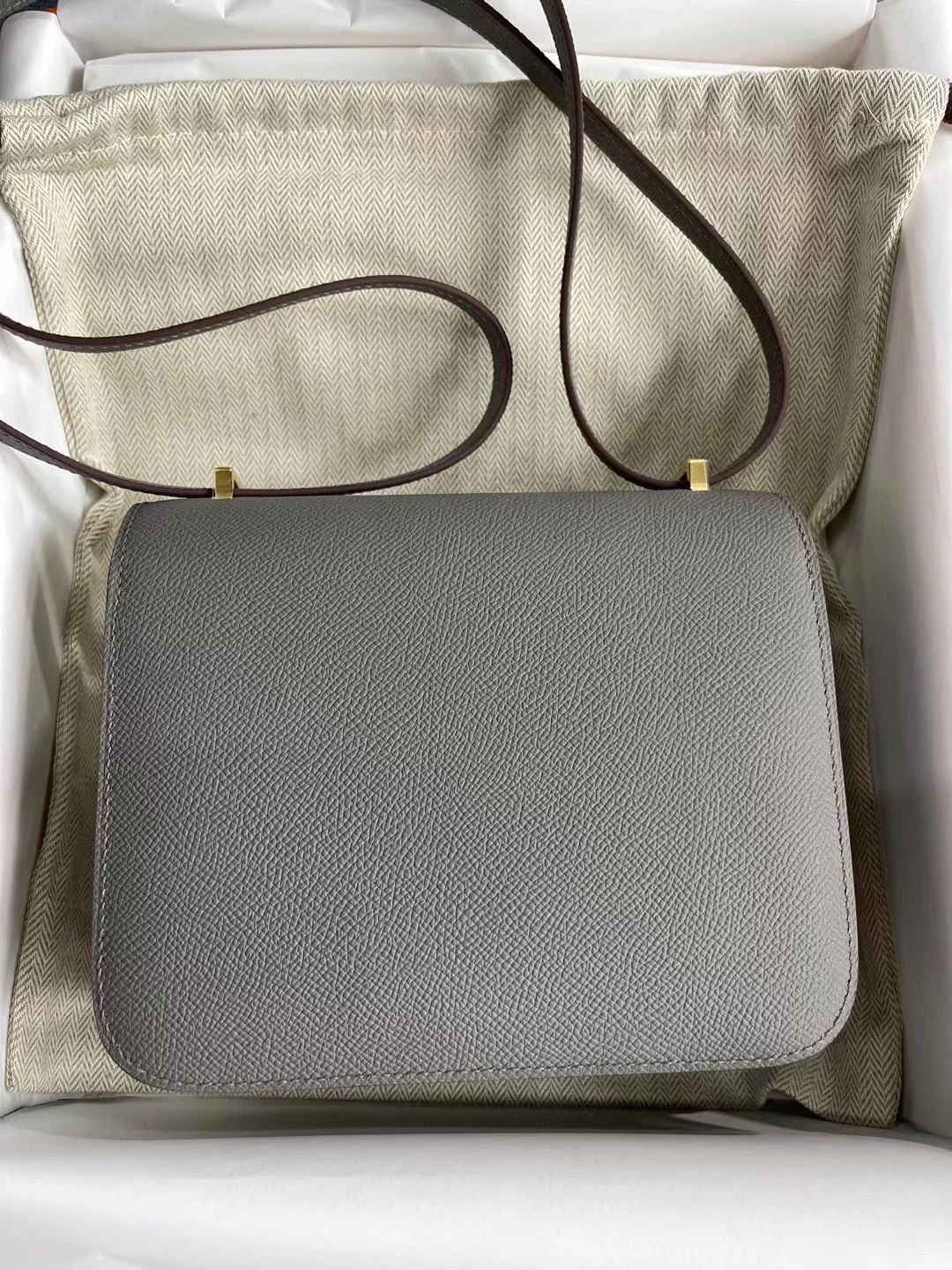Hermes-constance-19-epsom-Accumulated Rain Cloud Gray-Gold Buckle