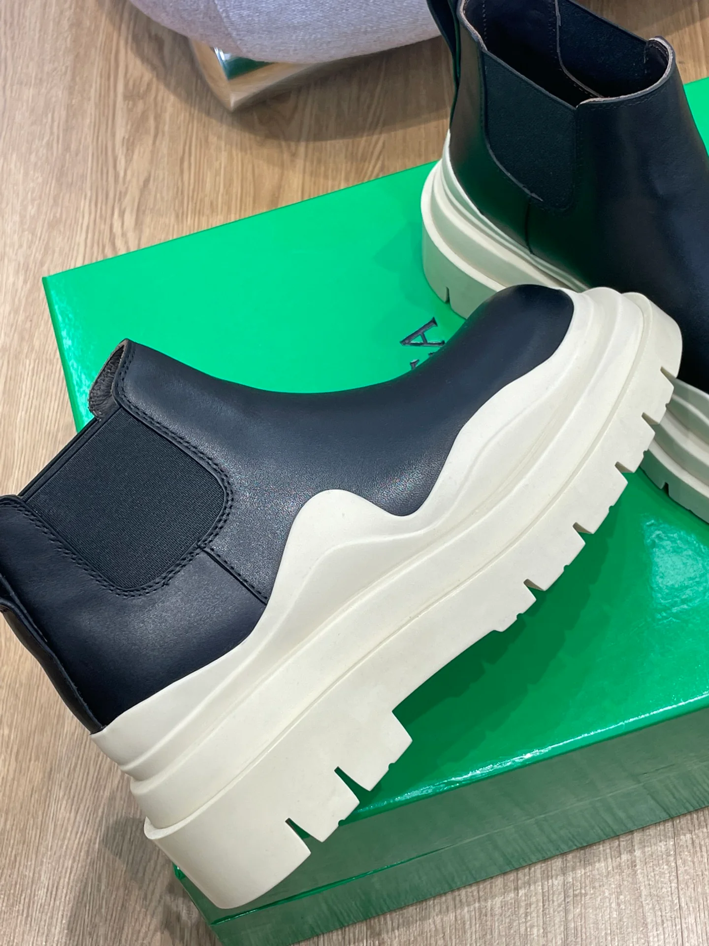 BV - Белые ботильоны на платформе