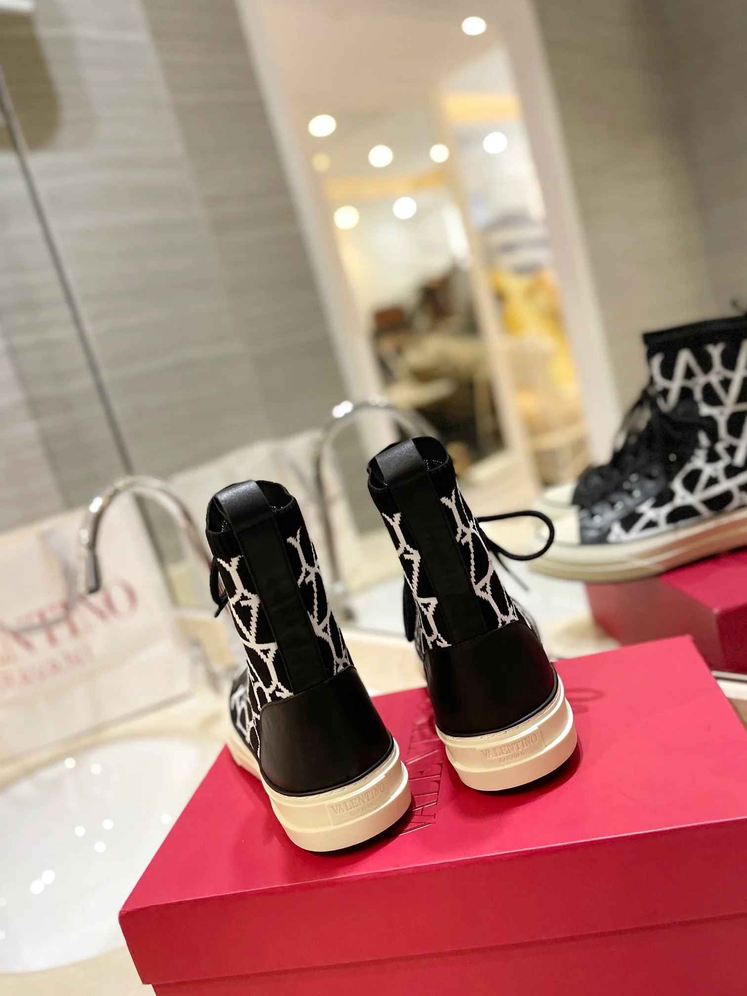 Туфли-носки Valentino до середины икры - унисекс - черно-белые