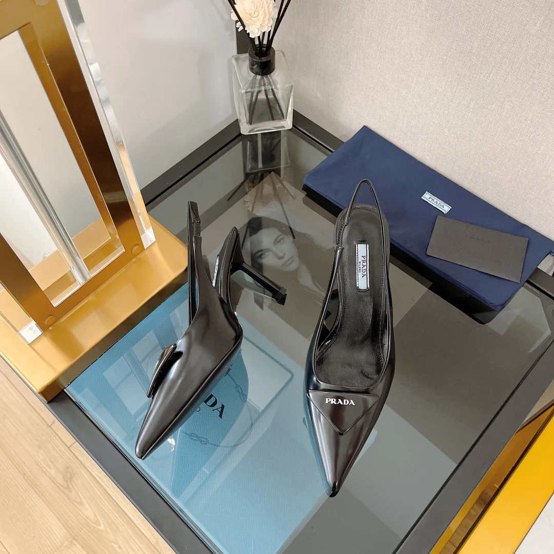 Prada - Новинки ранней весны 2022 года - Сандалии на шпильках