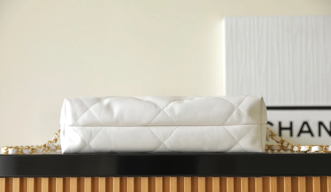 Chanel - Новый маленький рюкзак - Белый с золотой фурнитурой