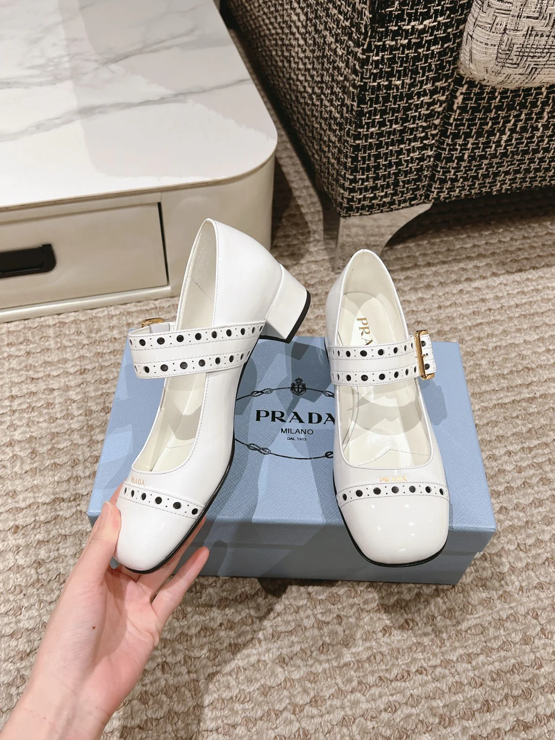 Туфли Мэри Джейн Prada 2024 — белые