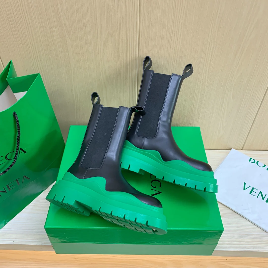 Новые ботинки средней высоты BV-22 из осенне-зимней коллекции - зеленая подошва.