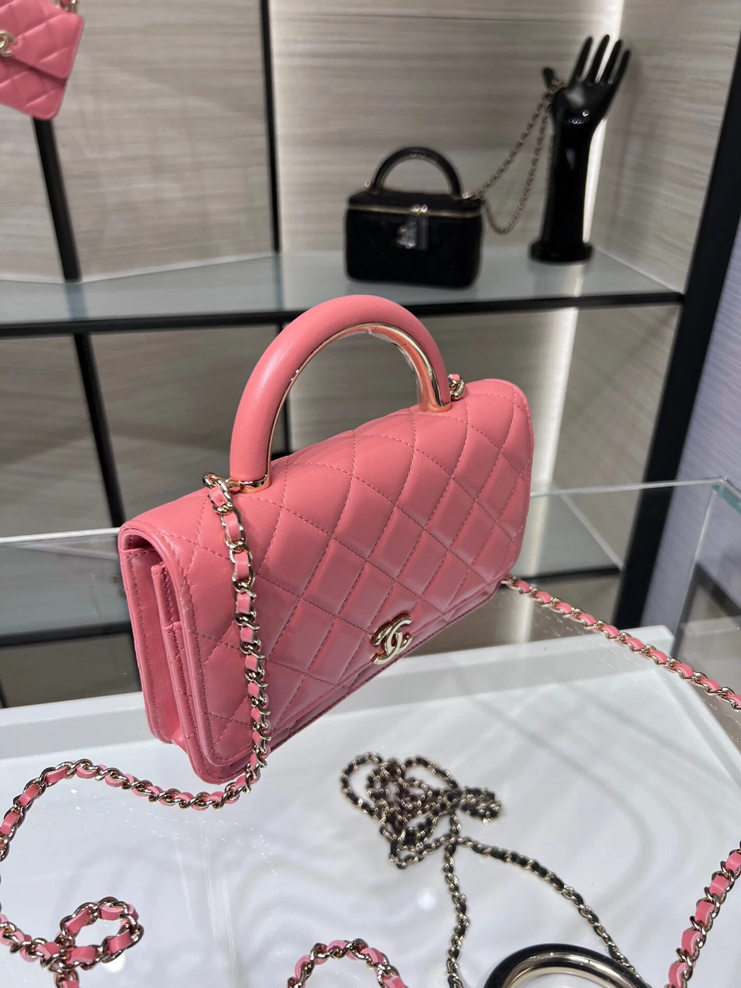 Новинка 2022 года от Chanel - ручка WOC - овечья кожа - 19 см