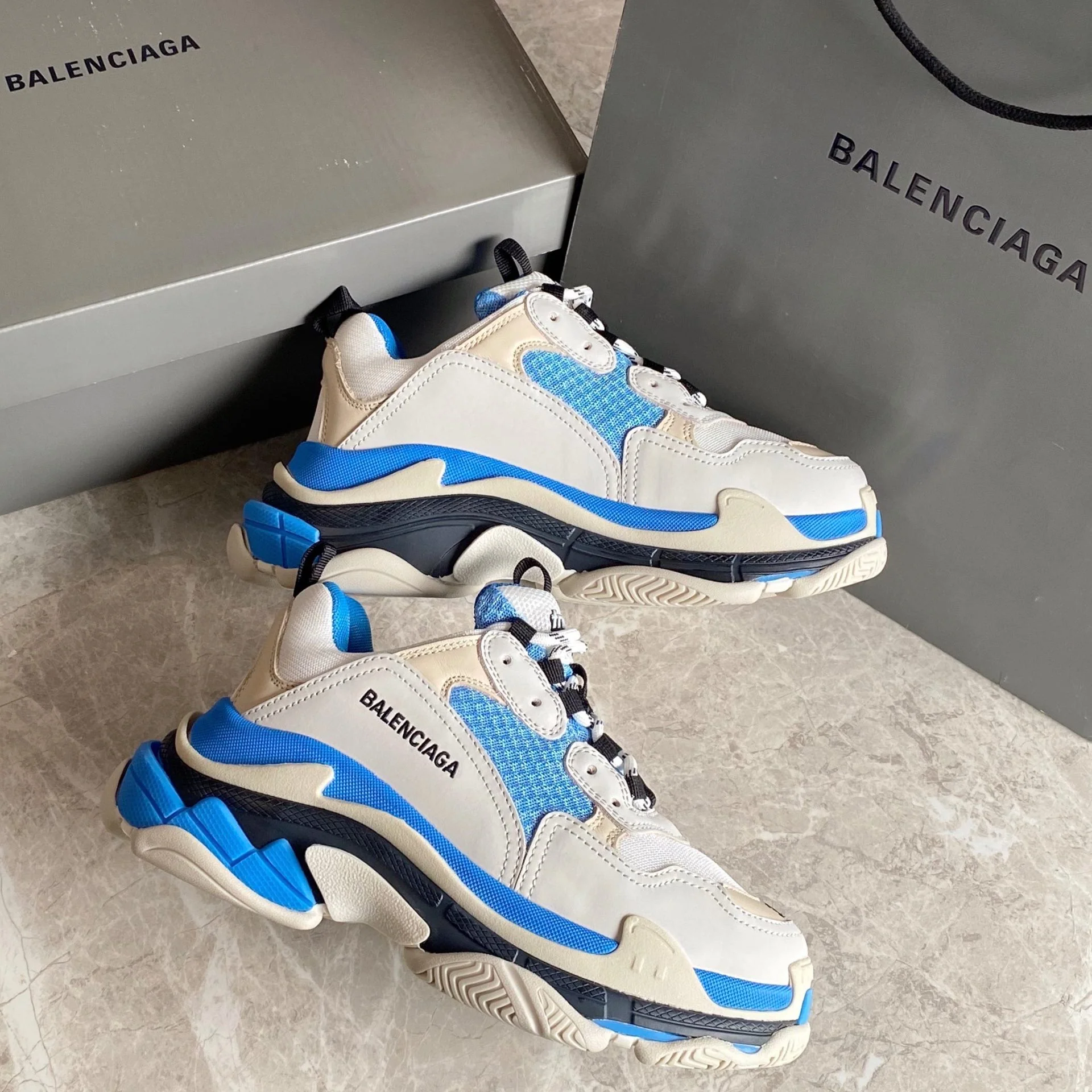 Кроссовки Balenciaga Triples Sporty Chunky белого и синего цвета