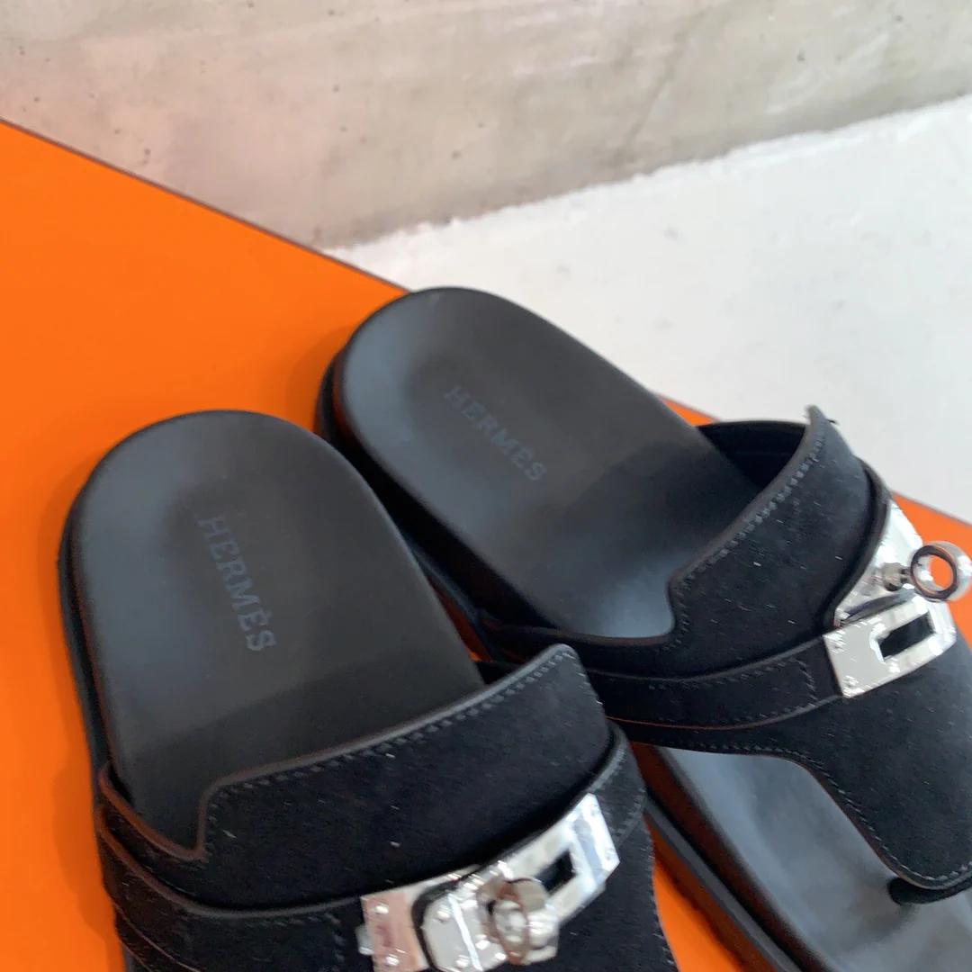 Шлёпанцы Hermes Kelly — чёрные