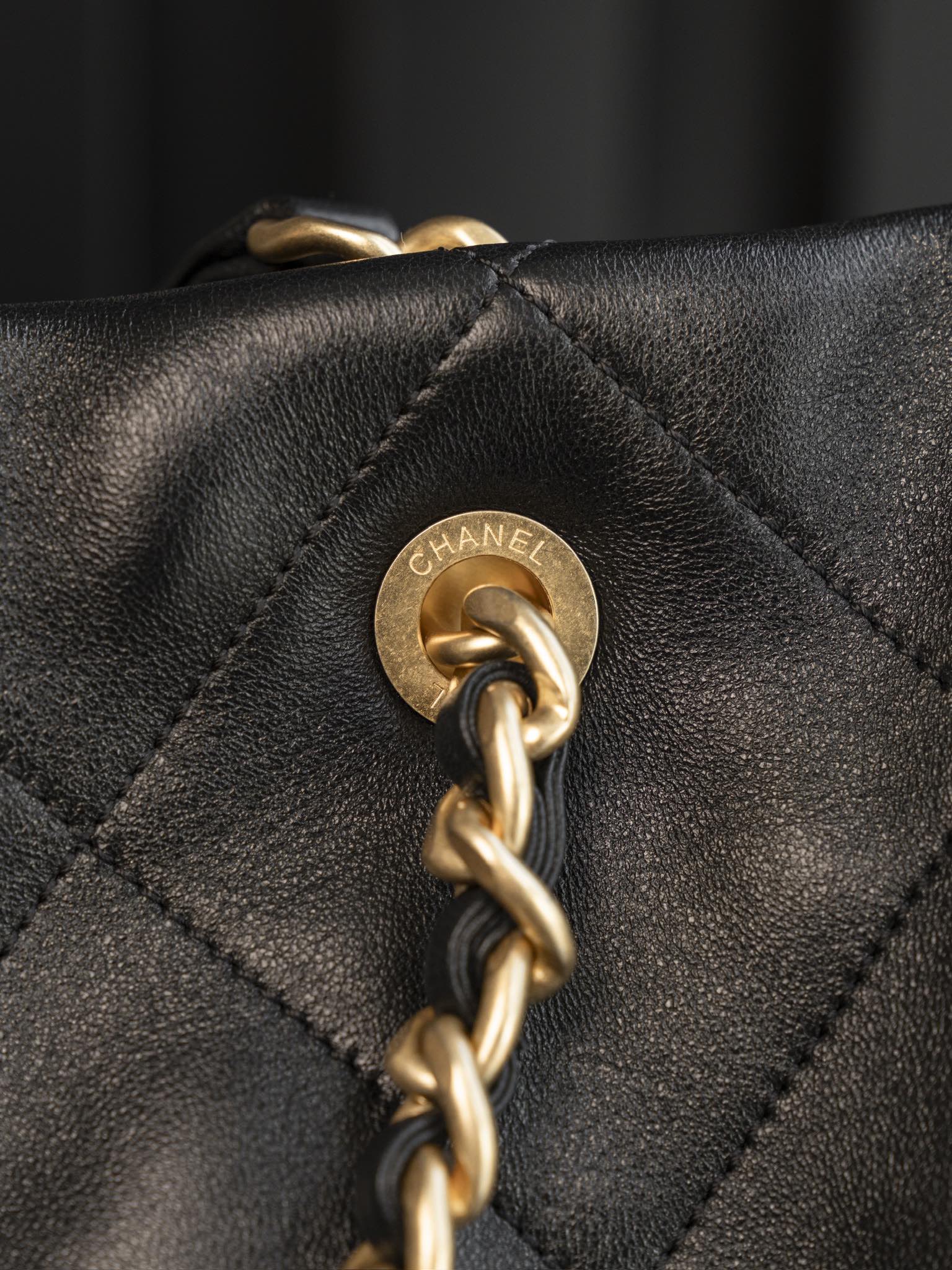 Большая сумка-шоппер Chanel 25c, черно-золотая.