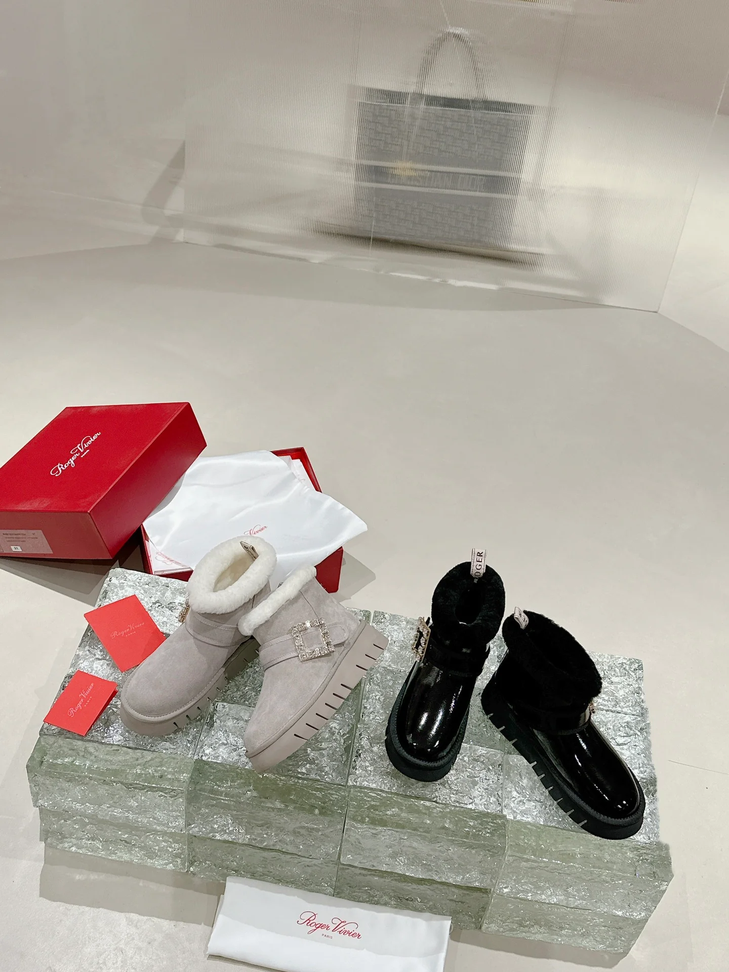 Туфли с квадратным носком и пряжкой - 2024 - Кожаные ботильоны - Изображение из коллекции