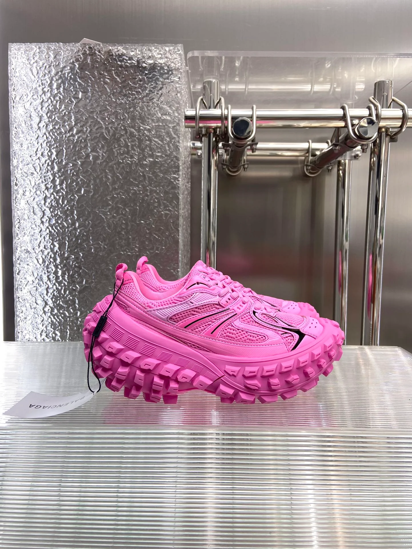 Массивные кроссовки Balenciaga в стиле автомобильных шин - унисекс - розовые